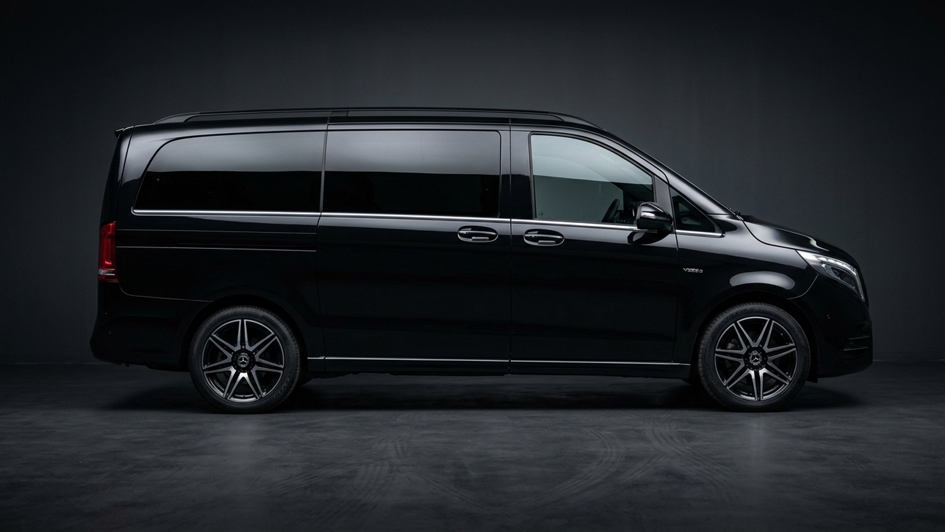 Crown promenade chauffeur melbourne - Luxury Mercedes V-Class people mover providing executive transfers at Crown Promenade