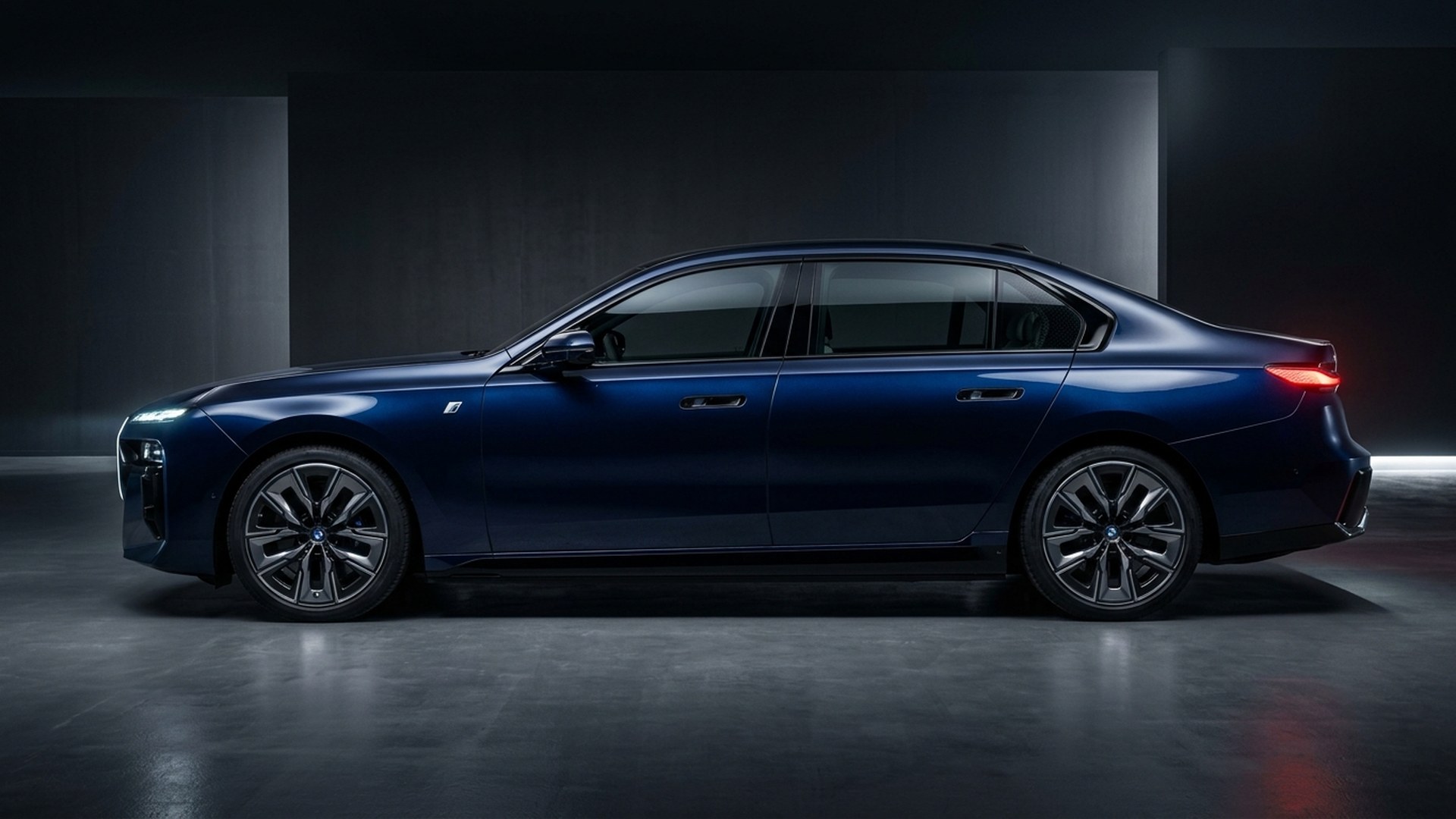 Ritz Carlton chauffeur Melbourne - Flagship BMW 7 Series luxury chauffeur car parked outside executive hotel entrance